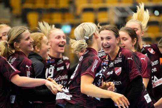 Lugis Olivia Löfqvist jublar