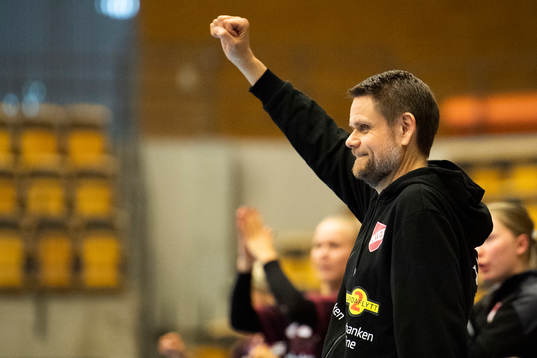 Lugis tränare Kenneth Andersson jublar