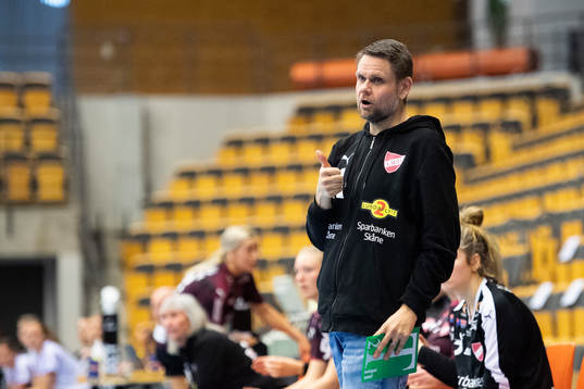 Lugis tränare Kenneth Andersson jublar
