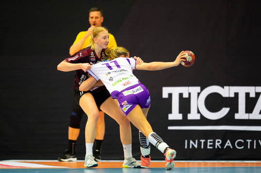 Lugis Tyra Axnér drar Skaras Mikaela Johansson