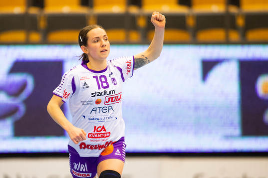 Skaras Melanie Felber jublar