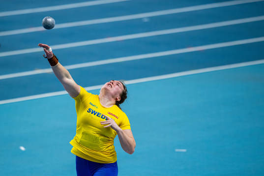 Sara Lennman of Sweden warms up