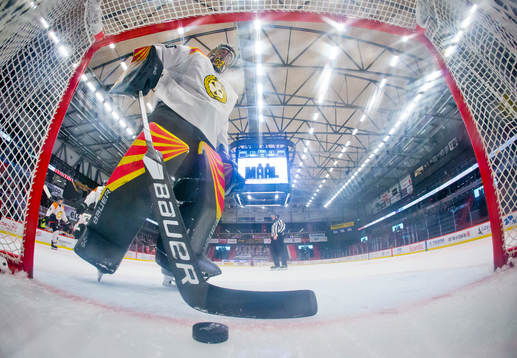Brynäs målvakt Samuel Ersson deppar vid 3-2