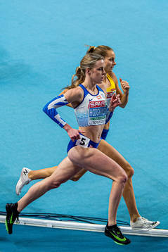 Keely Hodgkinson of Great Britain and Lovisa Lindh of