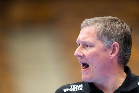 HK Malmös tränare Stian Tönnesen agerar