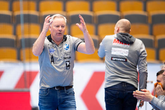Kristianstads tränare Ulf Larsson agerar