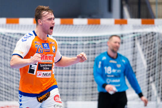 Kristianstads Ludvig Åström jublar medan HK Malmös