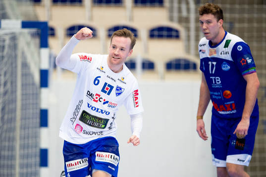 Skövdes Adam Samuelsson jublar medans Alingsås Jacob