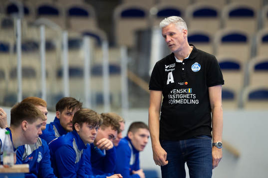 Alingsås tränare Mikael Franzén deppar