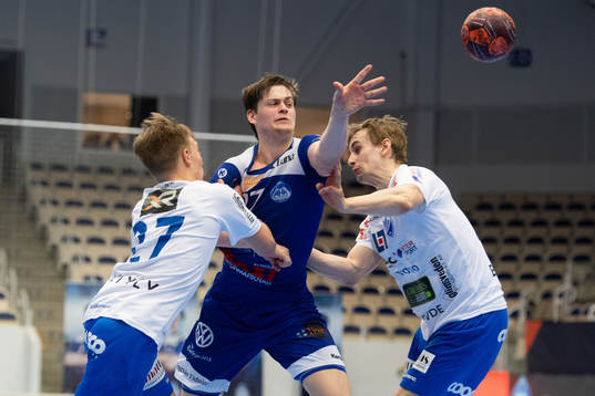 Alingsås Andreas Lang mellan Skövdes Herman Dyberg och