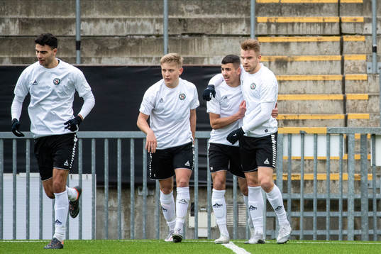 Örebros Erik Björndahl jublar