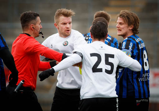 Domare Bojan Pandzic, Sirius Marcus Mathisen och Tim