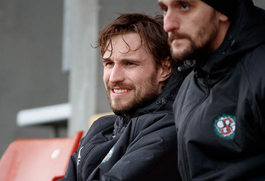 Örebros Kevin Walker på läktaren