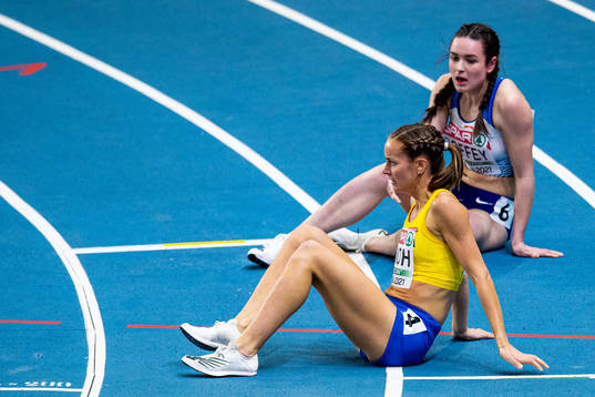 Lovisa Lindh of Sweden and Isabelle Boffey of Great Britain