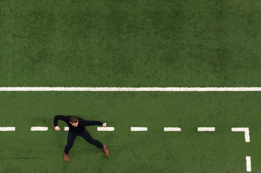 s tränare Bartosz Grzelak jublar