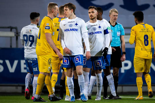 IFK Göteborgs och IFK Norrköpings spelare i samtal