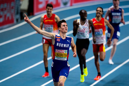 Jakob Ingebrigtsen of Norway celebrates winning the men's