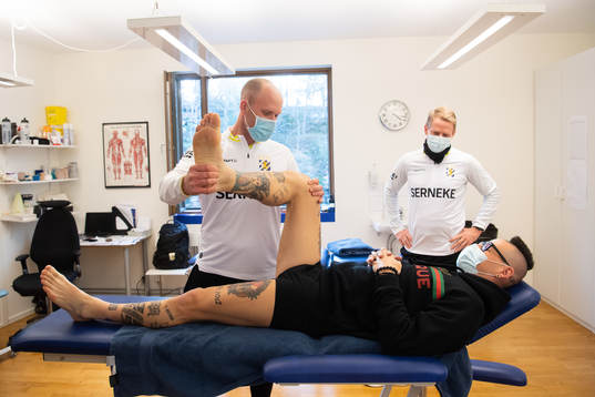 IFK Göteborgs fysioterapeut Calle Persson och sjukgymnast