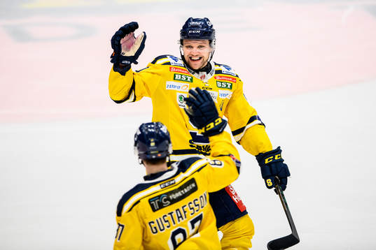 Södertäljes Ludwig Blomstrand jublar med Hugo Gustafsson