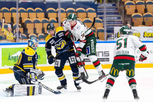 s målvakt Hugo Alnefelt, Emil Johansson och Frölundas