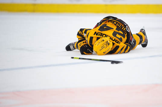 Skellefteås Andreas Wingerli har ont