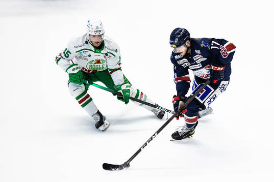 Rögles Simon Ryfors och Linköpings Niko Ojamäki
