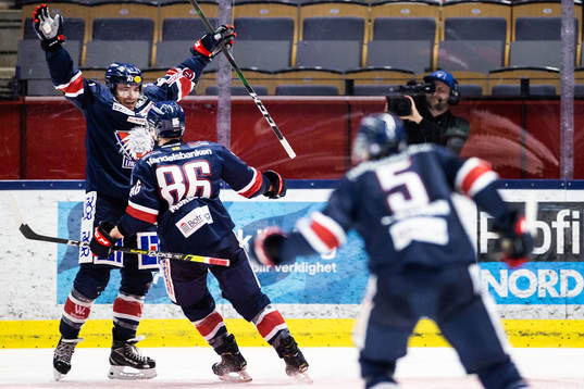 Linköpings Broc Little och Tyler Morley jublar