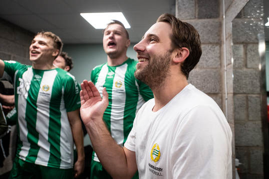 Hammarbys tränare Patrik Fahlgren jubla ri