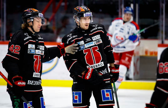 Örebros Robin Salo och Borna Rendulic jublar vid 1-0
