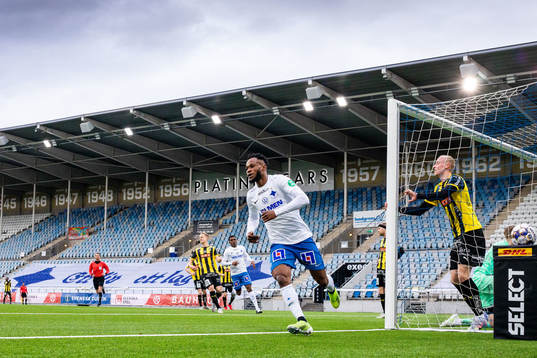 IFK Norrköpings Samuel Adegbenro jublar