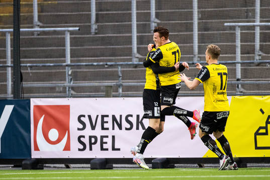 Häckens spelare jublar