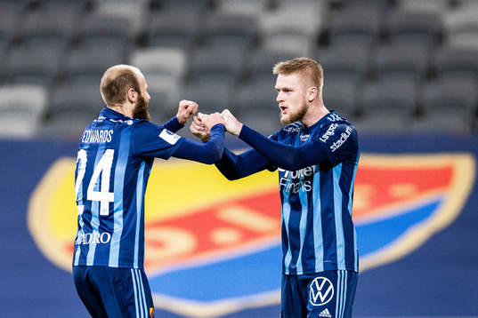 Djurgårdens Curtis Edwards och Kalle Holmberg jublar
