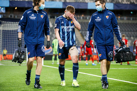 Djurgårdens Albion Ademi lämnar planen