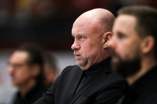 Brynäs tränare Peter Andersson deppar