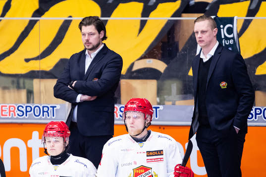 Almtunas assisterande tränare Mattias Zackrisson och