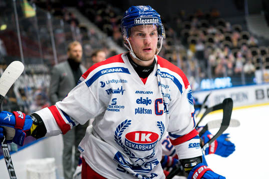 Oskarshamns Jonas Engström depparunder ishockeymatchen i