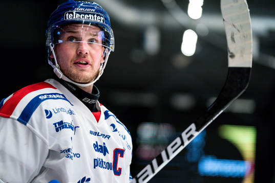 Oskarshamns Jonas Engström depparunder ishockeymatchen i