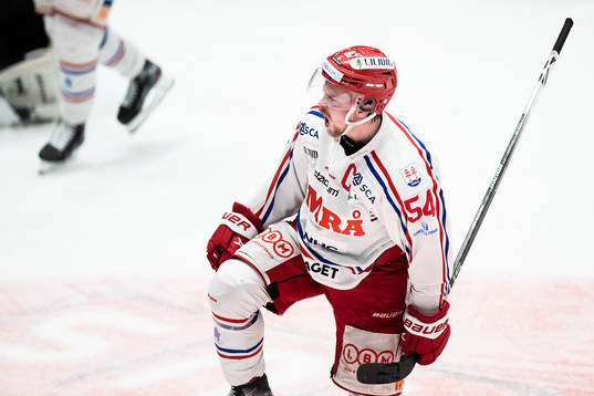 Timrås Jonathan Dahlen  jublar
