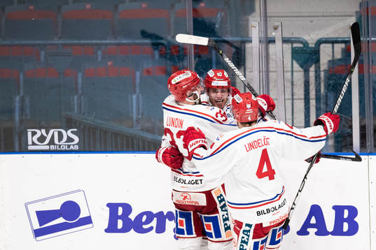 Timrås Patrick Wiercioch jublar