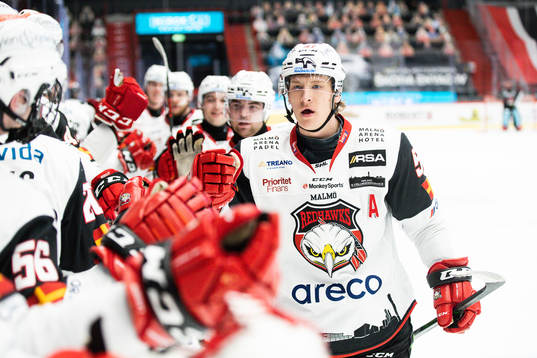 Malmö Redhawks Emil Sylvegård jublar