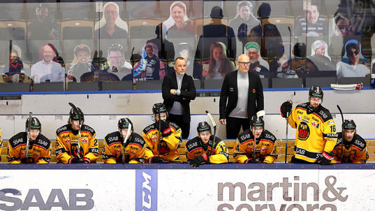Luleås bås med tränare Thomas Berglund