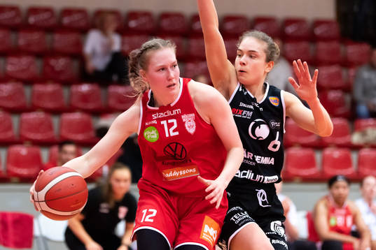Högsbos Louise Noaksson och Norrköpings Lovisa Hjern