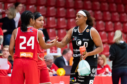 Högsbos Alexis Hyder och Norrköpings Erika Davenport