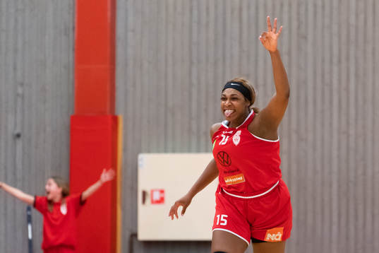 Högsbos Kourtni Perry jublar