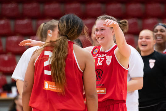 Högsbos Louise Noaksson jublar