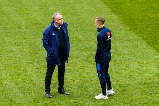 Janne Andersson, head coach, and Jesper Karlsson of Sweden