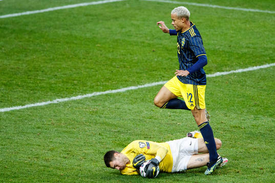 of Estonia goalkeeper Matvei Igonen and Robin Quaison of