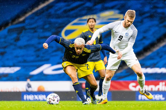 Robin Quaison of Sweden and Robert Kirss of Estonia