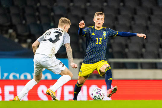 Bogdan Vastsuk of Estonia and Ken Sema of Sweden
