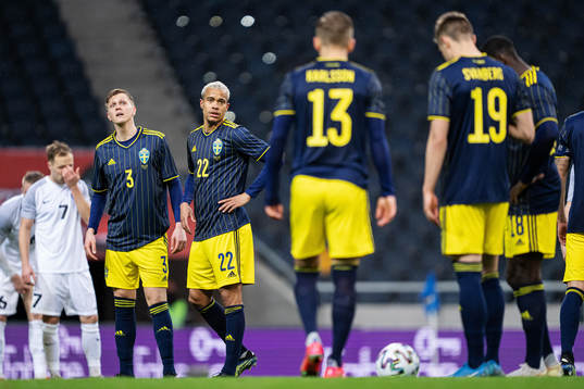Joakim Nilsson and Robin Quaison of Sweden